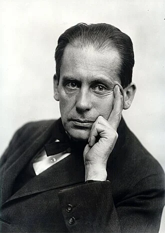Walter Gropius height profile photo