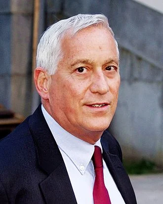 Walter Isaacson height profile photo