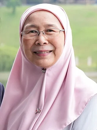 Wan Azizah Wan Ismail height profile photo