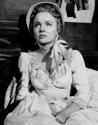 Wanda Hendrix height profile photo