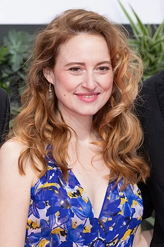 Wanda Perdelwitz height profile photo