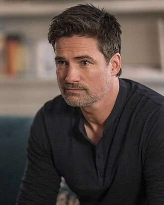 Warren Christie height profile photo
