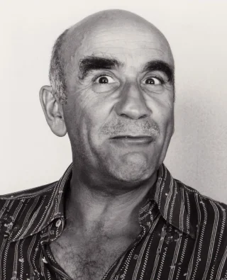 Warren Mitchell height profile photo