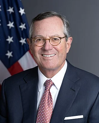 Warren Stephens height profile photo