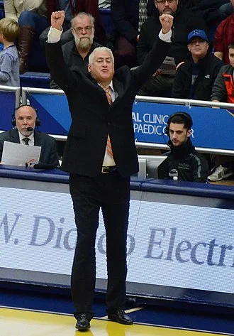 Wayne Tinkle height profile photo