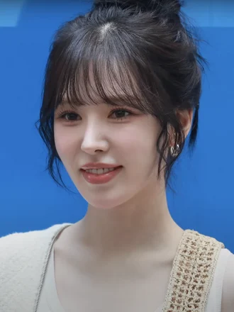 Wendy (singer) height profile photo