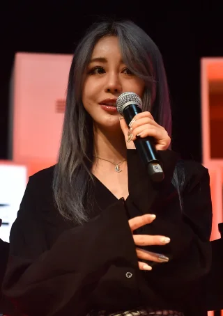 Wengie height profile photo
