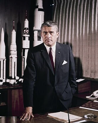 Wernher von Braun height profile photo