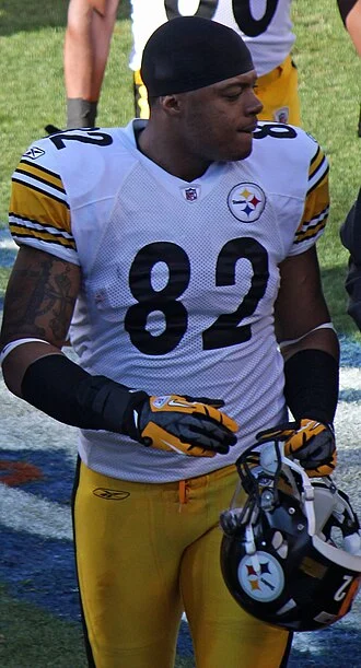 Weslye Saunders height profile photo