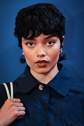 Whitney Peak (actress) height profile photo