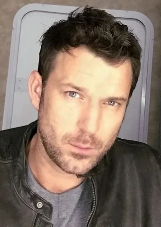 Wil Traval height profile photo