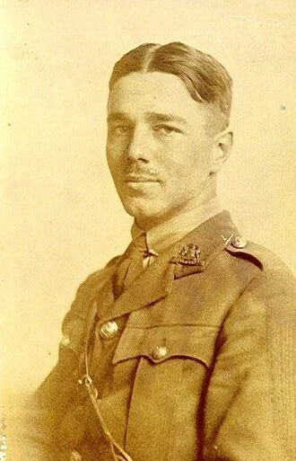 Wilfred Owen height profile photo
