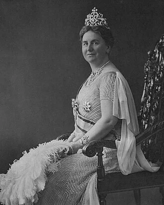 Wilhelmina of the Netherlands height profile photo