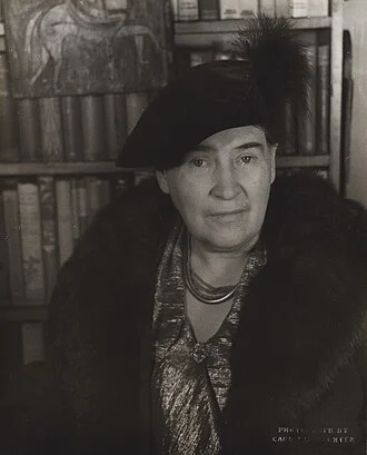 Willa Cather height profile photo