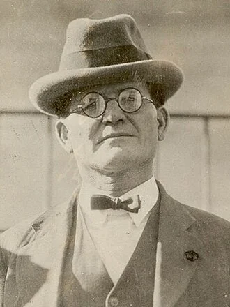 William King Hale height profile photo
