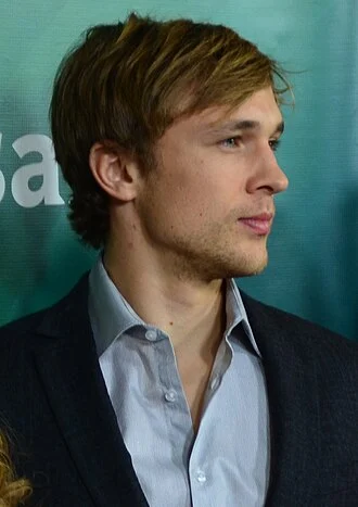 William Moseley (actor) height profile photo
