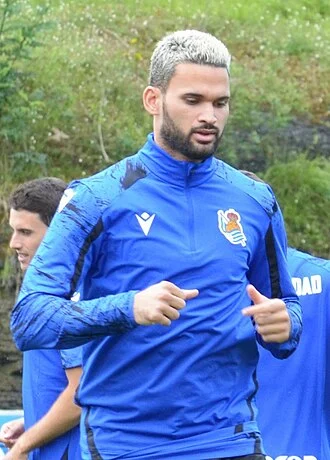 Willian José height profile photo