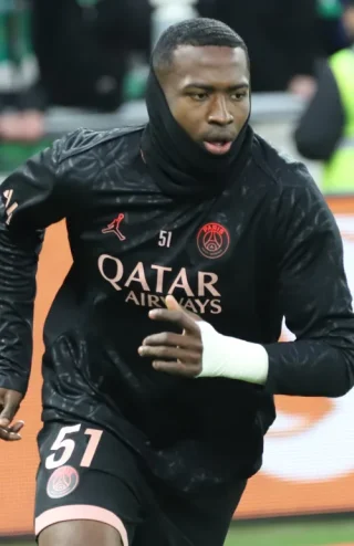 Willian Pacho height profile photo