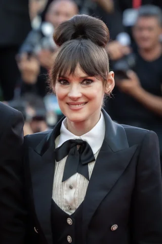 Winona Ryder height profile photo