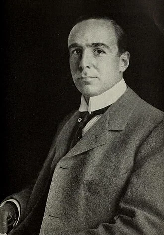 Winston Churchill (novelist) height profile photo