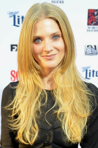 Winter Ave Zoli height profile photo