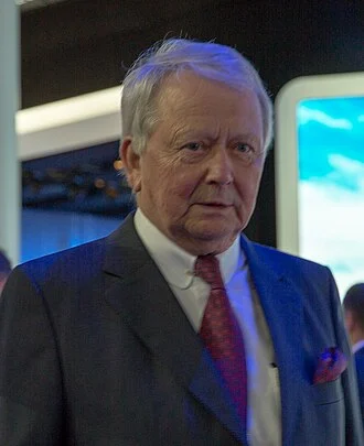 Wolfgang Porsche height profile photo
