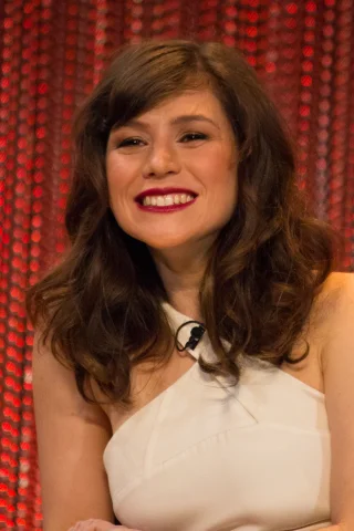 Yael Stone height profile photo