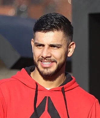Yair Rodríguez height profile photo