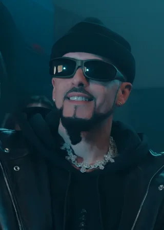Yandel height profile photo