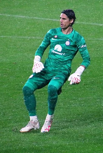 Yann Sommer height profile photo