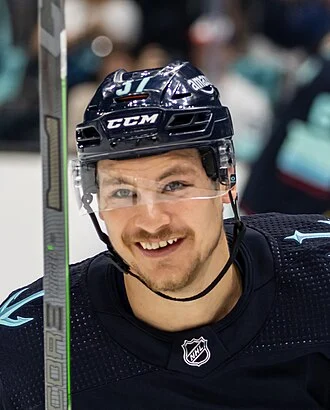 Yanni Gourde height profile photo