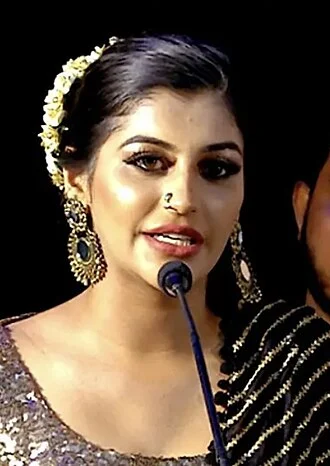 Yashika Aannand height profile photo