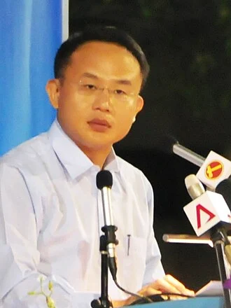 Yaw Shin Leong height profile photo