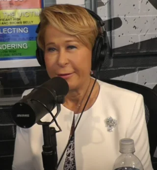 Yeardley Smith height profile photo