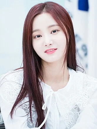 Yeonwoo height profile photo