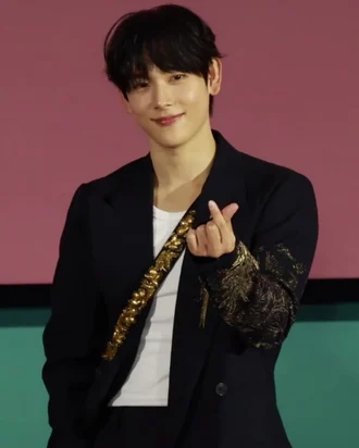 Yim Si-wan height profile photo