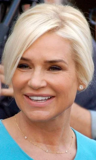 Yolanda Hadid height profile photo