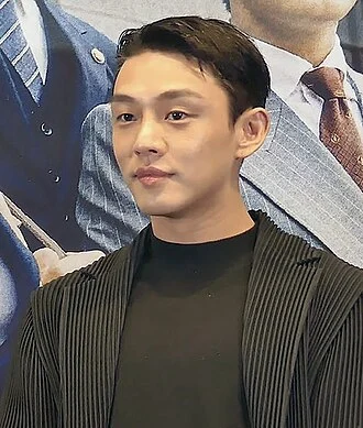 Yoo Ah-in height profile photo