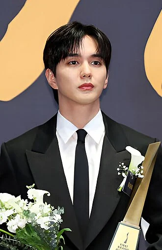 Yoo Seung-ho height profile photo
