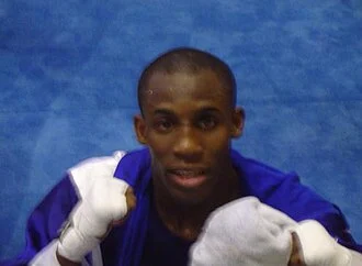 Yordenis Ugás height profile photo