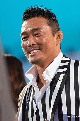 Yoshihiro Akiyama height profile photo