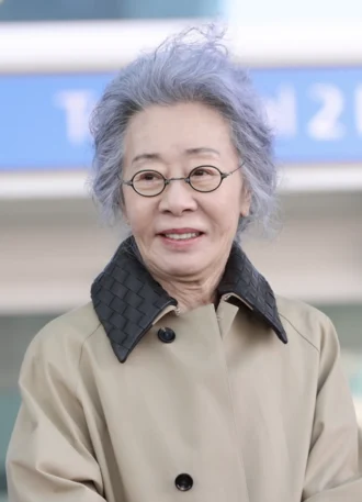 Youn Yuh-jung height profile photo
