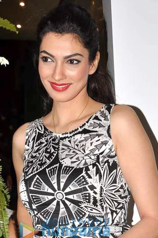 Yukta Mookhey height profile photo