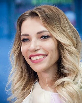Yuliya Samoylova (singer) height profile photo
