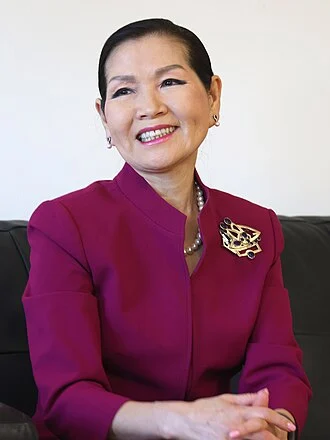 Yumi Hogan height profile photo