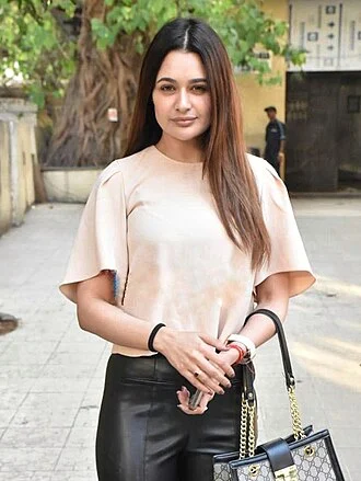 Yuvika Chaudhary height profile photo
