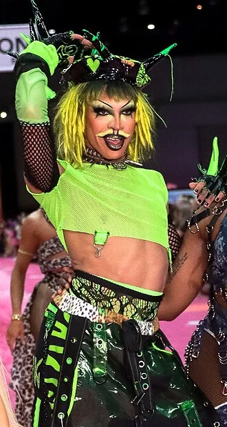 Yvie Oddly height profile photo