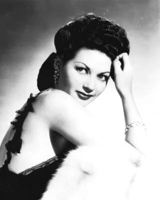 Yvonne De Carlo height profile photo
