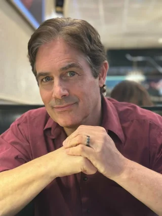 Zach Galligan height profile photo