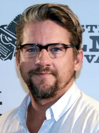 Zachary Knighton height profile photo